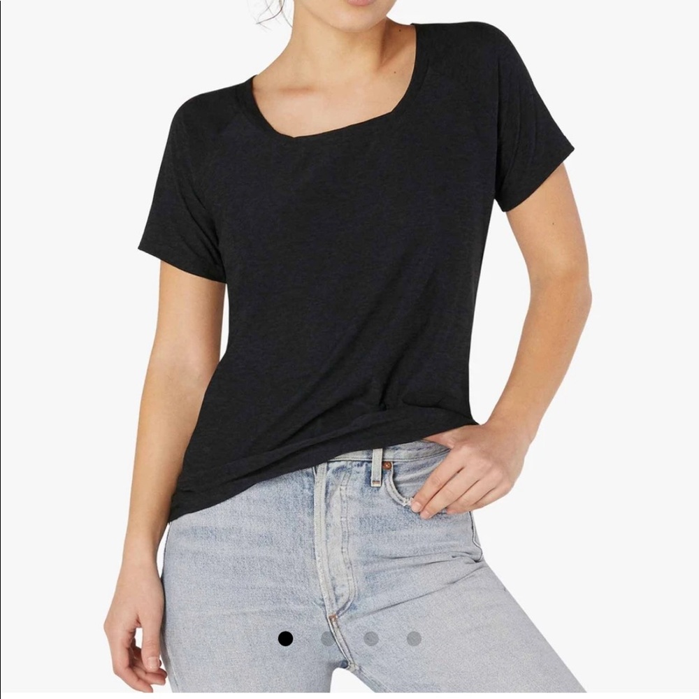 NWOT Black Beyond Yoga top